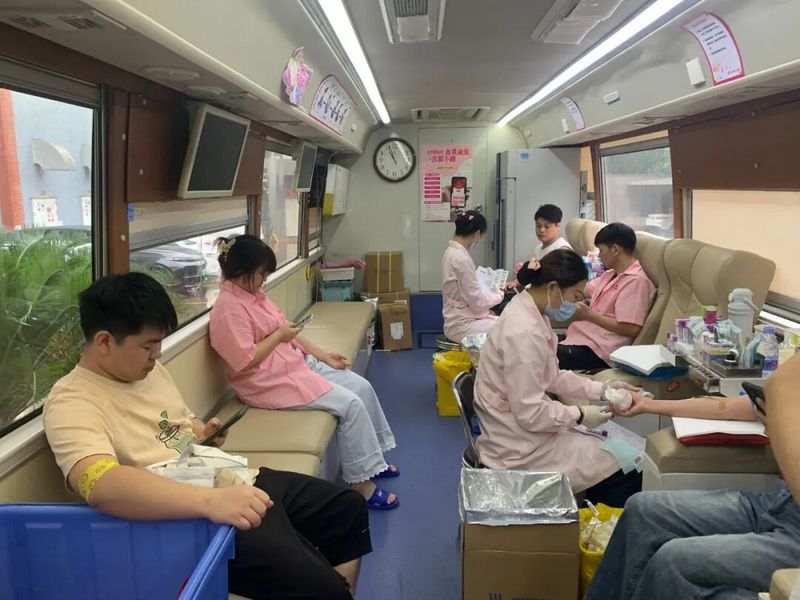 热血传递温暖，爱心凝聚力量！水朗村委会联合利来·国际(中国)最老牌-中国官网
共同开展义务献血活动
