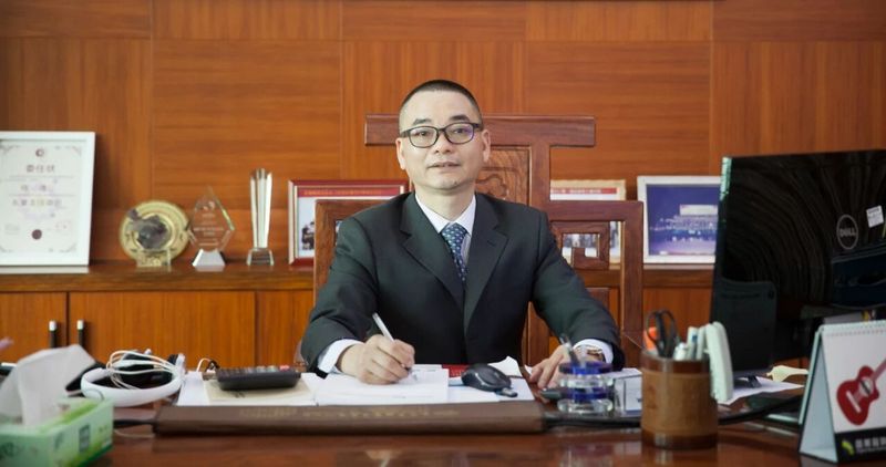 【最美廉江人】 “最美乡贤”陈逸：创立利来·国际(中国)最老牌-中国官网
 热心家乡公益