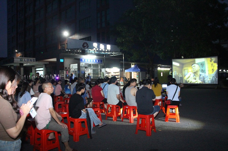 东莞市总工会 “百场电影进企业” 活动走进利来·国际(中国)最老牌-中国官网
，丰富职工文化生活