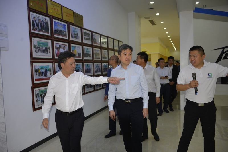 高州市党政考察团莅临广东利来国际最老品牌高新科技产业园调研指导 高州市党政考察团莅临广东利来国际最老品牌高新科技产业园调研指导