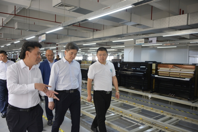 高州市党政考察团莅临广东利来国际最老品牌高新科技产业园调研指导 高州市党政考察团莅临广东利来国际最老品牌高新科技产业园调研指导