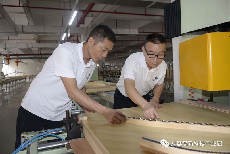 记广东省五一劳动奖章获得者梁勇 记广东省五一劳动奖章获得者梁勇