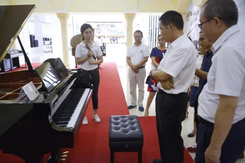 省发改委调研组莅临利来国际最老品牌产业园展开座谈会 (3).jpg 省发改委调研组莅临利来国际最老品牌产业园展开座谈会 (3).jpg