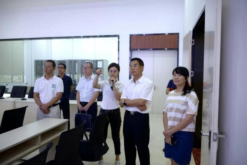 省发改委调研组莅临利来国际最老品牌产业园展开座谈会 (4).jpg 省发改委调研组莅临利来国际最老品牌产业园展开座谈会 (4).jpg