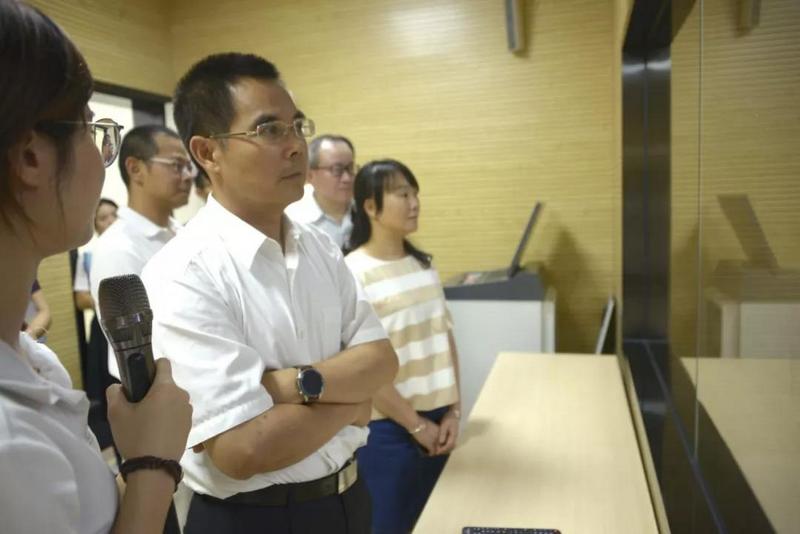 省发改委调研组莅临利来国际最老品牌产业园展开座谈会 (6).jpg 省发改委调研组莅临利来国际最老品牌产业园展开座谈会 (6).jpg