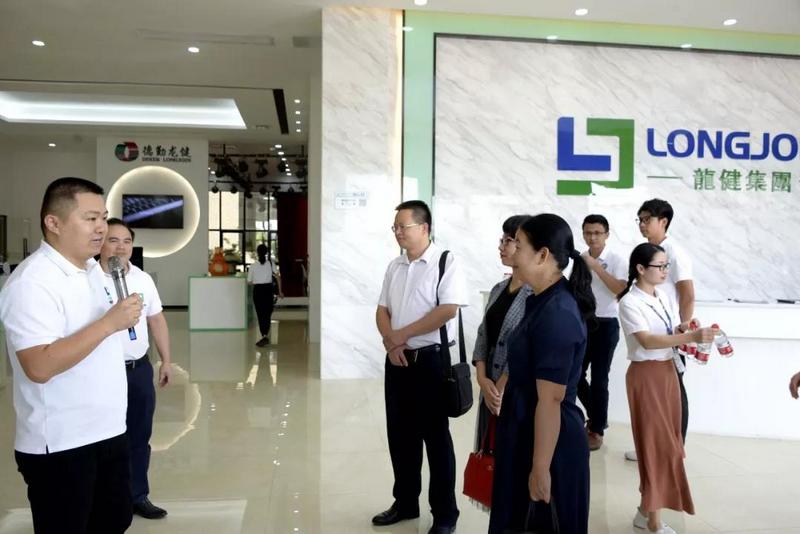 高州市教育局调研组莅临利来国际最老品牌高新科技产业园参观指导 (2).jpg 高州市教育局调研组莅临利来国际最老品牌高新科技产业园参观指导 (2).jpg