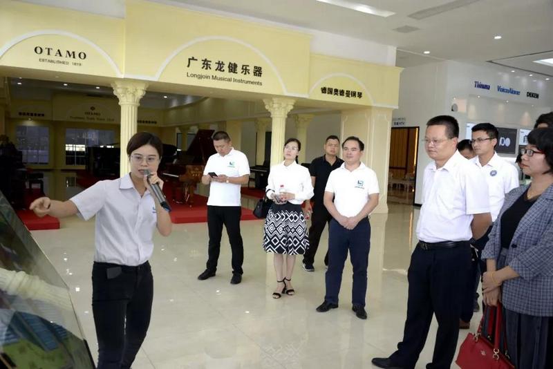 高州市教育局调研组莅临利来国际最老品牌高新科技产业园参观指导 (3).jpg 高州市教育局调研组莅临利来国际最老品牌高新科技产业园参观指导 (3).jpg