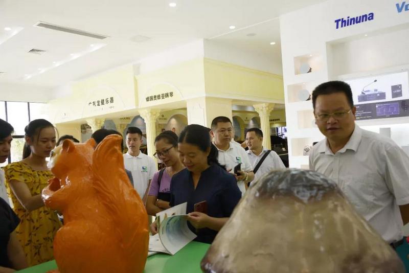 高州市教育局调研组莅临利来国际最老品牌高新科技产业园参观指导 (5).jpg 高州市教育局调研组莅临利来国际最老品牌高新科技产业园参观指导 (5).jpg
