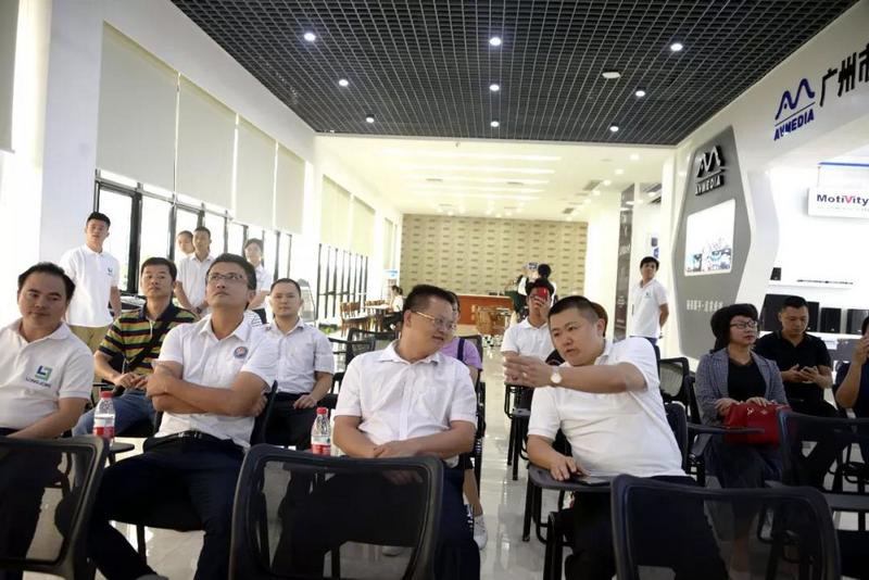 高州市教育局调研组莅临利来国际最老品牌高新科技产业园参观指导 (6).jpg 高州市教育局调研组莅临利来国际最老品牌高新科技产业园参观指导 (6).jpg