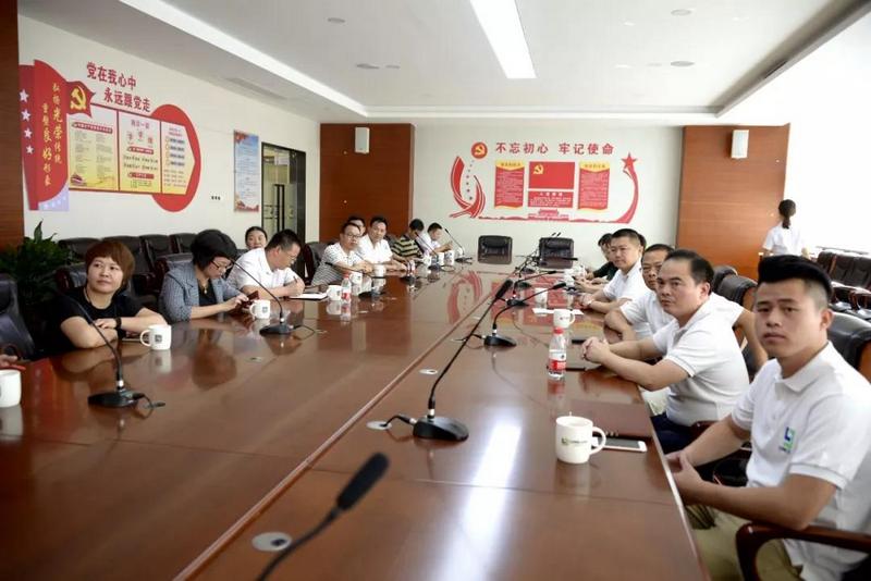 高州市教育局调研组莅临利来国际最老品牌高新科技产业园参观指导 (11).jpg 高州市教育局调研组莅临利来国际最老品牌高新科技产业园参观指导 (11).jpg