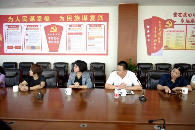 高州市教育局调研组莅临利来国际最老品牌高新科技产业园参观指导 (13).jpg 高州市教育局调研组莅临利来国际最老品牌高新科技产业园参观指导 (13).jpg