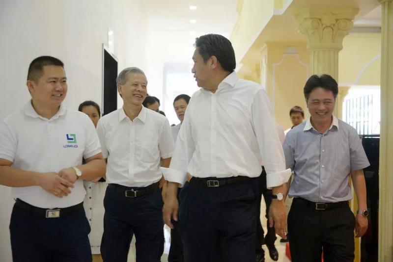 广东省政协副主席莅临利来国际最老品牌产业园考察调研 (4).jpg