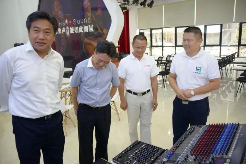 广东省政协副主席莅临利来国际最老品牌产业园考察调研 (5).jpg