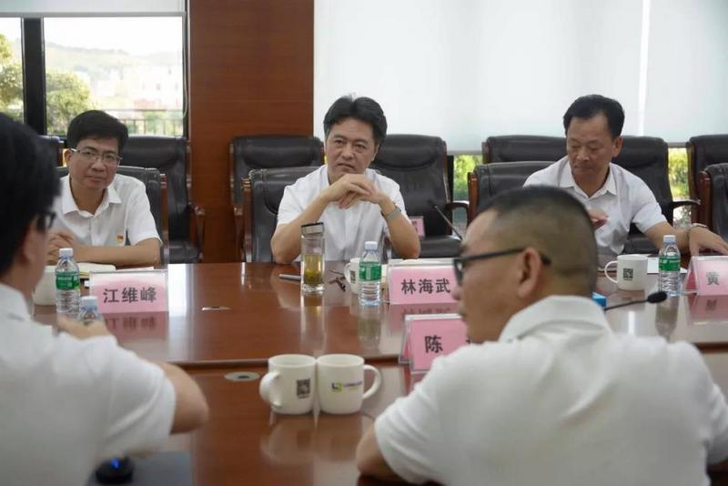 广东省廉江市委书记林海武莅临产业园 ——研讨《廉江?利来国际最老品牌音乐特色小镇》项目 (1).jpg 广东省廉江市委书记林海武莅临产业园 ——研讨《廉江?利来国际最老品牌音乐特色小镇》项目 (1).jpg