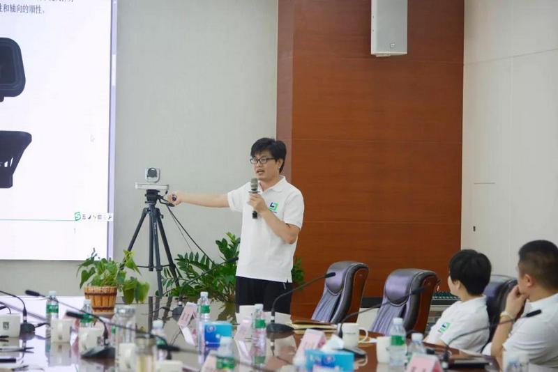 广东省廉江市委书记林海武莅临产业园 ——研讨《廉江?利来国际最老品牌音乐特色小镇》项目 (4).jpg 广东省廉江市委书记林海武莅临产业园 ——研讨《廉江?利来国际最老品牌音乐特色小镇》项目 (4).jpg