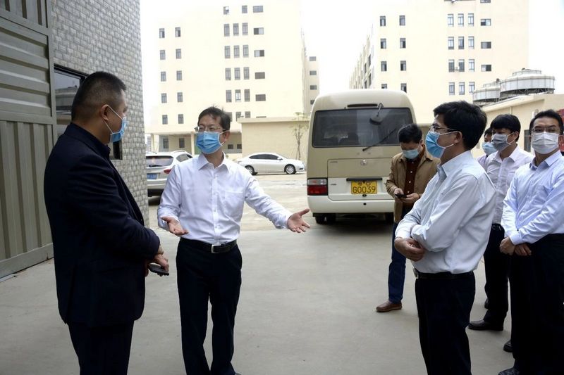 湛江市政府领导莅临利来国际最老品牌高新科技产业园进行“企业复工复产和生态环境保护”专题调研 (5).jpg