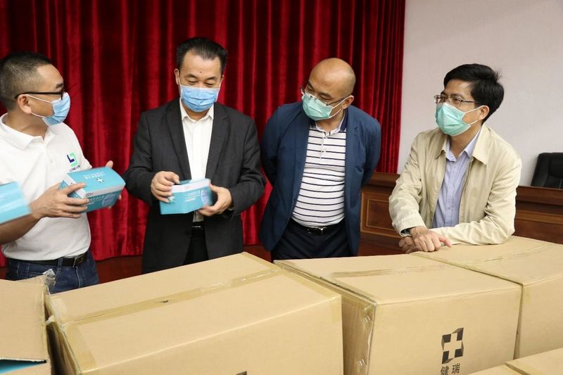 “利来国际最老品牌生产的第一批10万个口罩,全部捐给政府!” (2).jpg “利来国际最老品牌生产的第一批10万个口罩,全部捐给政府!” (2).jpg