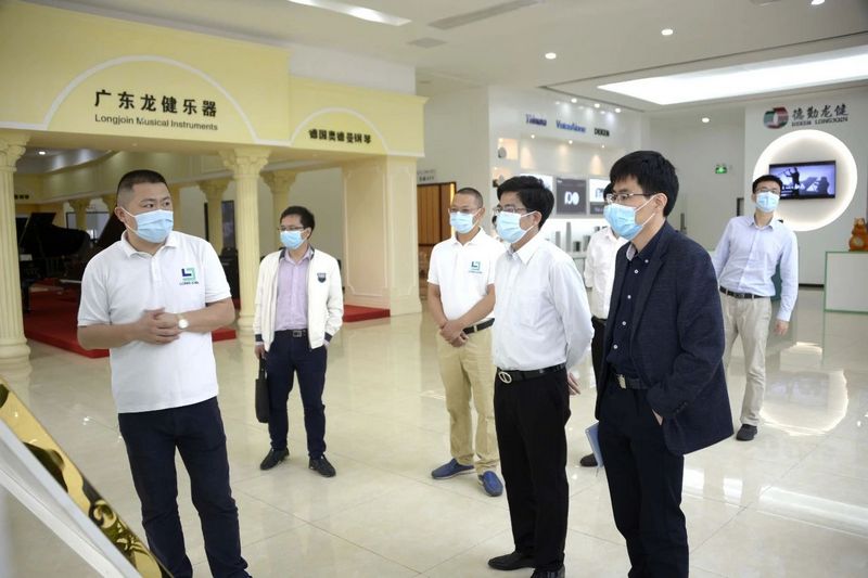 工业和信息化部工作组莅临利来国际最老品牌高新科技产业园调研指导 (1).jpg 工业和信息化部工作组莅临利来国际最老品牌高新科技产业园调研指导 (1).jpg