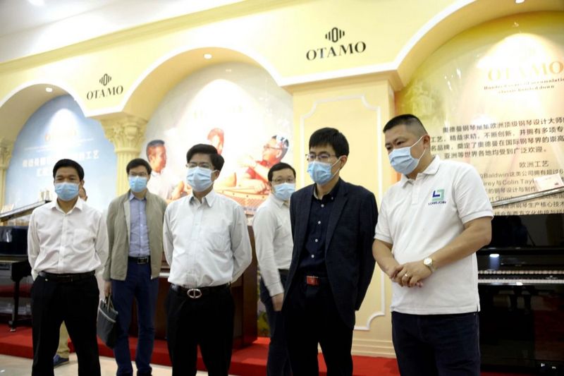 工业和信息化部工作组莅临利来国际最老品牌高新科技产业园调研指导 (3).jpg 工业和信息化部工作组莅临利来国际最老品牌高新科技产业园调研指导 (3).jpg