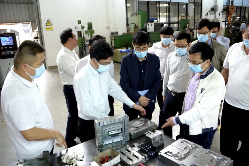 工业和信息化部工作组莅临利来国际最老品牌高新科技产业园调研指导 (7).jpg 工业和信息化部工作组莅临利来国际最老品牌高新科技产业园调研指导 (7).jpg