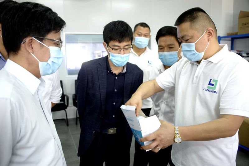 工业和信息化部工作组莅临利来国际最老品牌高新科技产业园调研指导 (8).jpg 工业和信息化部工作组莅临利来国际最老品牌高新科技产业园调研指导 (8).jpg