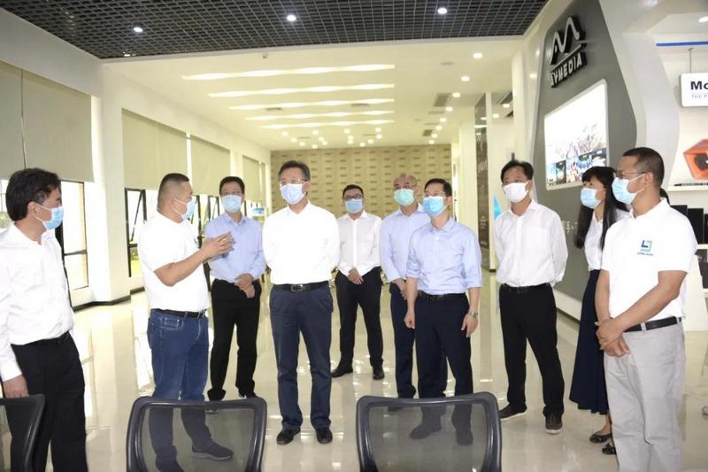 时隔三年,姜建军市长再次踏上这片土地…… (4).jpg 时隔三年,姜建军市长再次踏上这片土地…… (4).jpg