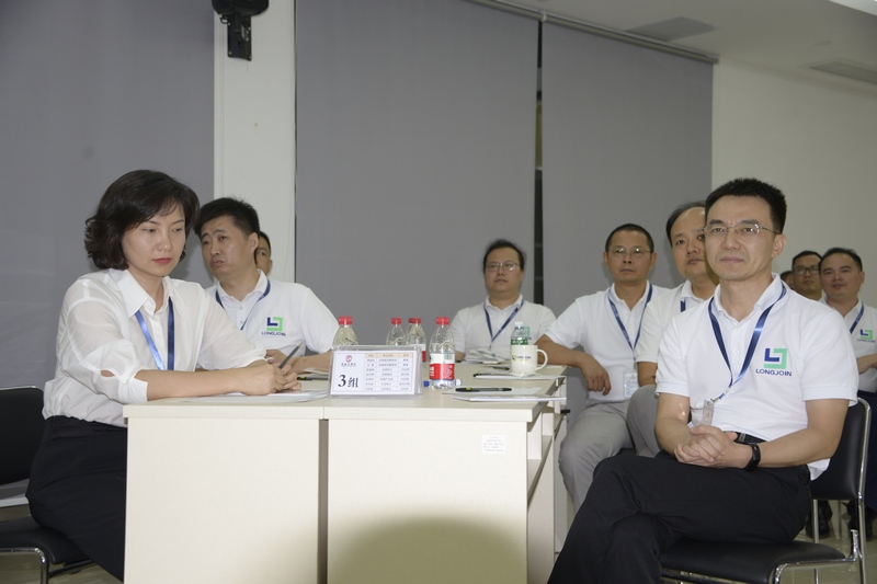 廉江市委书记林海武作为“首席服务官”走进利来·国际(中国)最老牌-中国官网
！ (2).JPG