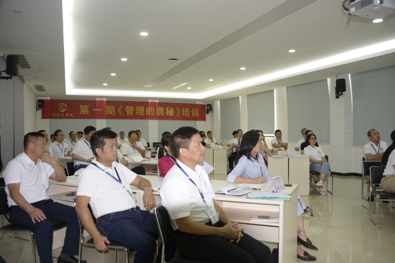 廉江市委书记林海武作为“首席服务官”走进利来·国际(中国)最老牌-中国官网
！ (3).JPG