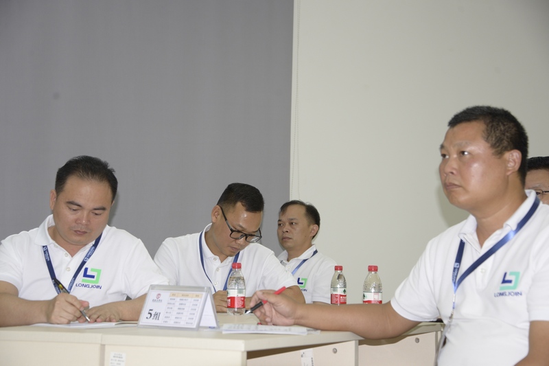 廉江市委书记林海武作为“首席服务官”走进利来·国际(中国)最老牌-中国官网
！ (6).JPG