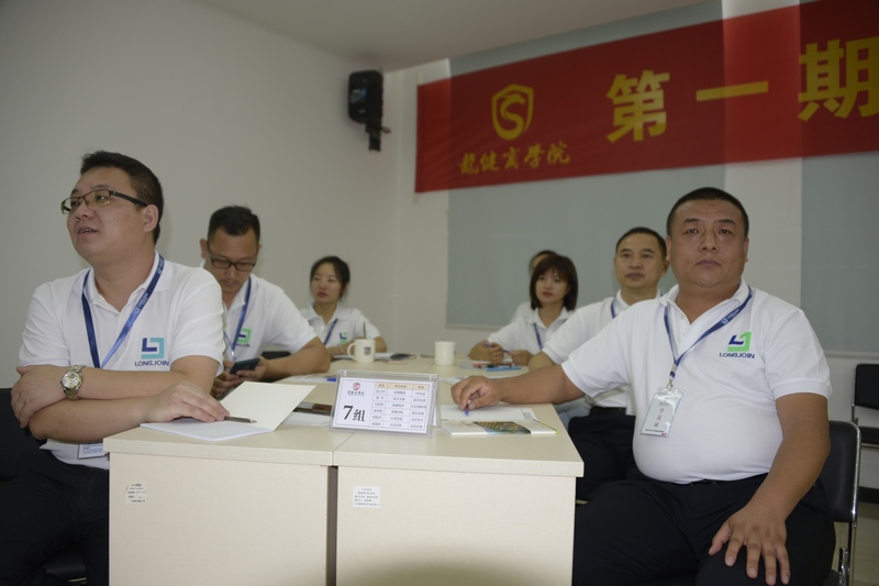 廉江市委书记林海武作为“首席服务官”走进利来·国际(中国)最老牌-中国官网
！ (7).JPG