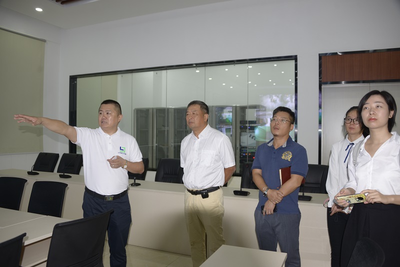 广东利来国际最老品牌高新科技产业园有限公司 宣恩懋 湛江市“十四五”产业发展专项规划编制调研组莅临利来国际最老品牌高新科技产业园调研 (4).JPG