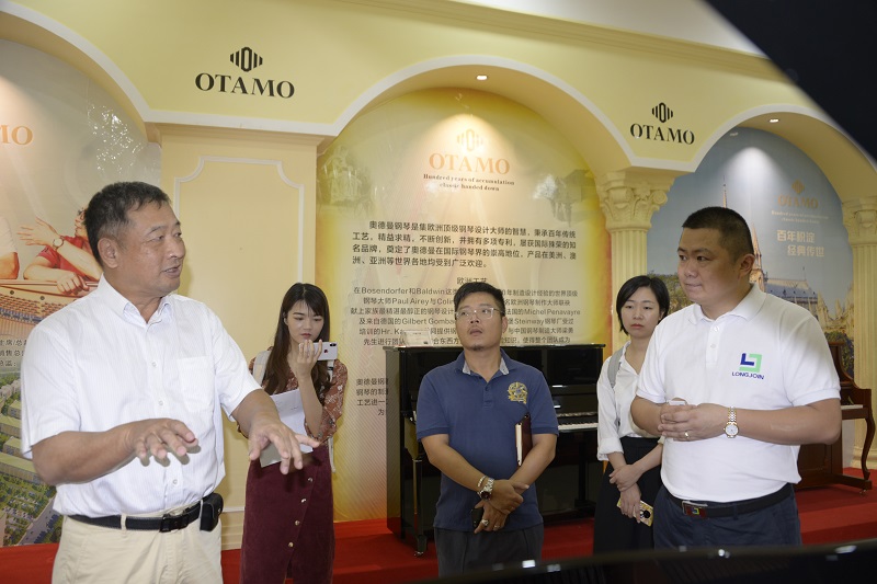 广东利来国际最老品牌高新科技产业园有限公司 宣恩懋 湛江市“十四五”产业发展专项规划编制调研组莅临利来国际最老品牌高新科技产业园调研 (3).JPG
