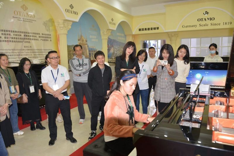 利来·国际(中国)最老牌-中国官网
“音乐下乡”系列活动之三： 产教融合，放飞音乐 (2).jpg