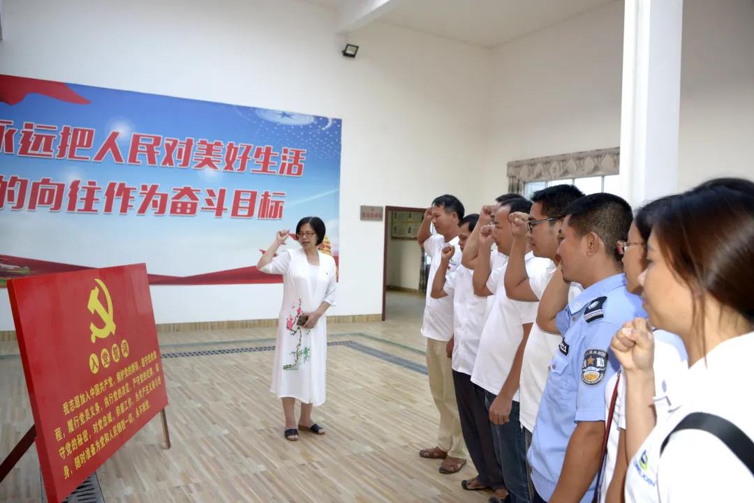 广东利来国际最老品牌高新科技产业园党支部在中塘村红色革命教育基地参观学习.jpg