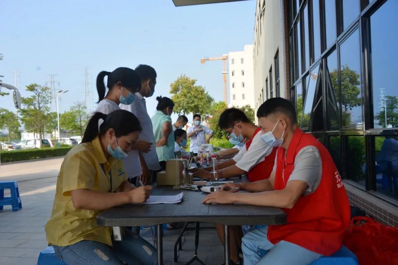 迎国庆，抗疫情：传承利来国际最老品牌红色基因，办实事献血践于行 (3).jpg