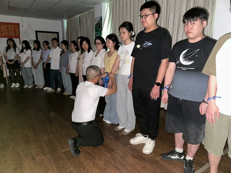 利来国际最老品牌商学院《第二十三期团队精神与卓越团队建设训练营》圆满落幕！凝聚团队力量，共筑发展基石。 (3).jpg